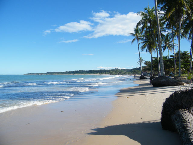 Praia dos Coqueiros looking towards Praia Rio Verde